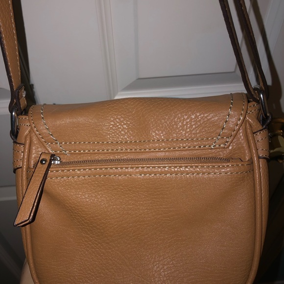 Born Concept bøc Tan cross body bag with adjustable strap. - Picture 3 of 6